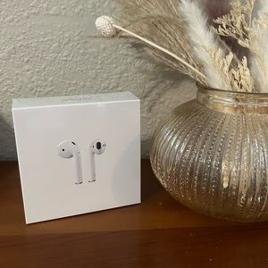 New Apple Airpods 2nd Generation